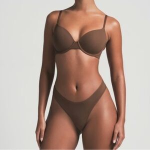 Skims Weightless Thong Jasper